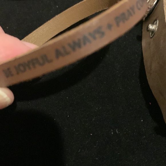 ♥️ Sale 3for$15! Lot of 7 bracelets. 5 bangles and 2 faux leather - Picture 5 of 7